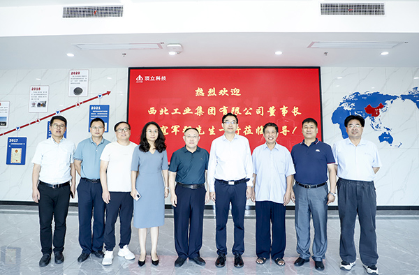 西北工業(yè)集團(tuán)黨委書記、董事長寇軍強(qiáng)一行考察頂立科技 (3).JPG